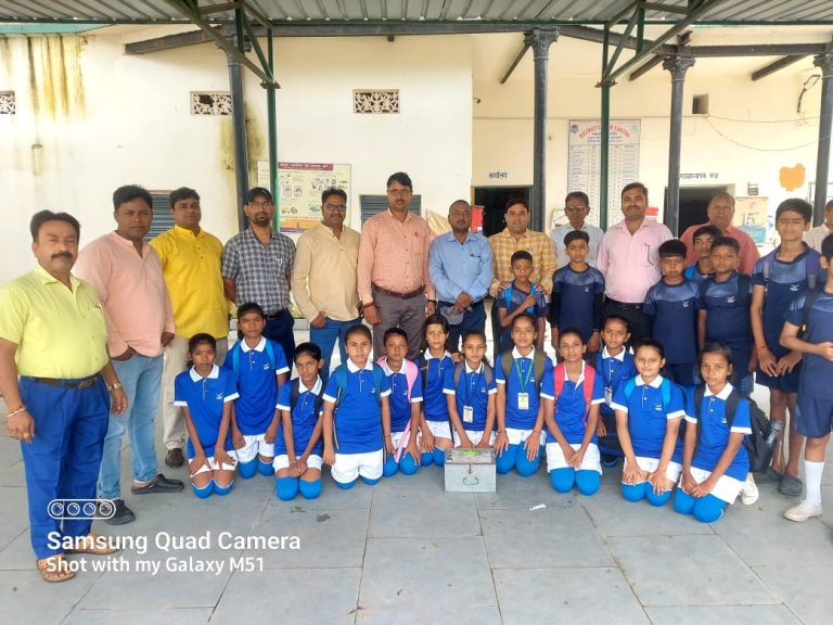 प्रखंड स्तर लिटिल चैंप फुटबॉल प्रतियोगिता का आयोजन, जिला उत्कृष्ट विद्यालय ने दोनों वर्गों में जीता खिताब।