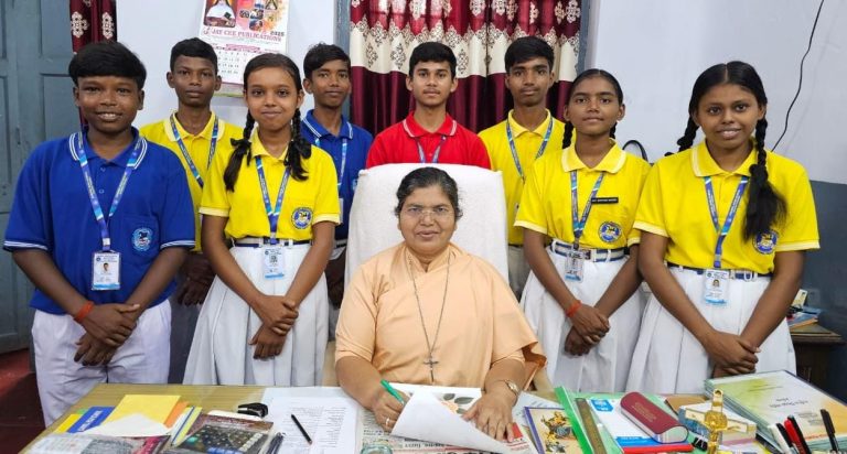 कार्मेल उच्च विद्यालय, बोकारो थर्मल के विद्यार्थियों ने जिले में राष्ट्रीय साधन-सह-मेधा छात्रवृत्ति योजना में लहराया परचम।