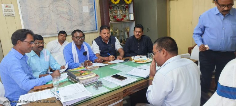21 सूत्री मांगपत्र को लेकर अरकेएमयू प्रतिनिधियों के साथ जारंगडीह कोलियरी प्रबंधन की हुई एजेंडा वार्ता।