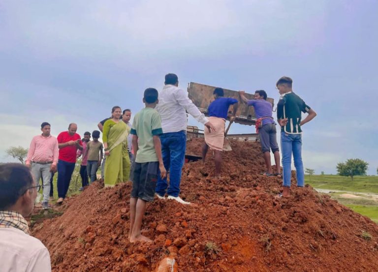 विधायक त्वरित समाधान कर ग्रामीणों को दिलाई राहत
