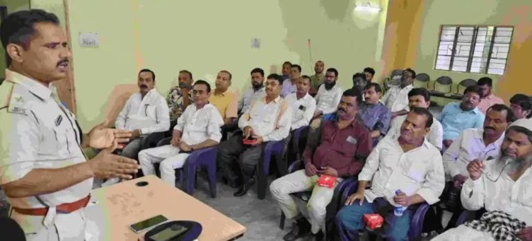 नए नगर थाना प्रभारी ने शांति समिति के साथ की बैठक, कहा- शांति व्यवस्था बनाए रखना पहली प्राथमिकता।