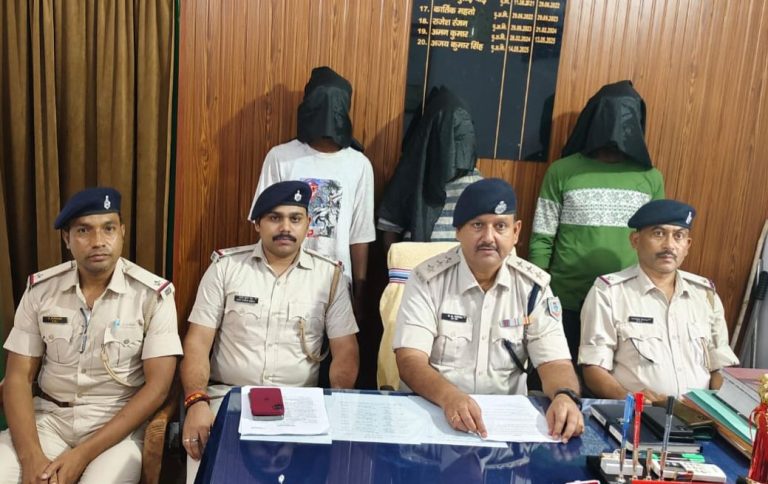 बोकारो पुलिस को मिली बड़ी कामयाबी , एक मिनी ट्रक के साथ तीन चोर गिरफ्तार