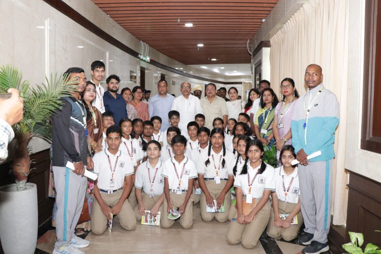 आज आइडियल इंटरनेशनल स्कूल ,दलादली रांची के छात्रों ने शिक्षकों के साथ झारखंड विधानसभा का शैक्षणिक भ्रमण किया।