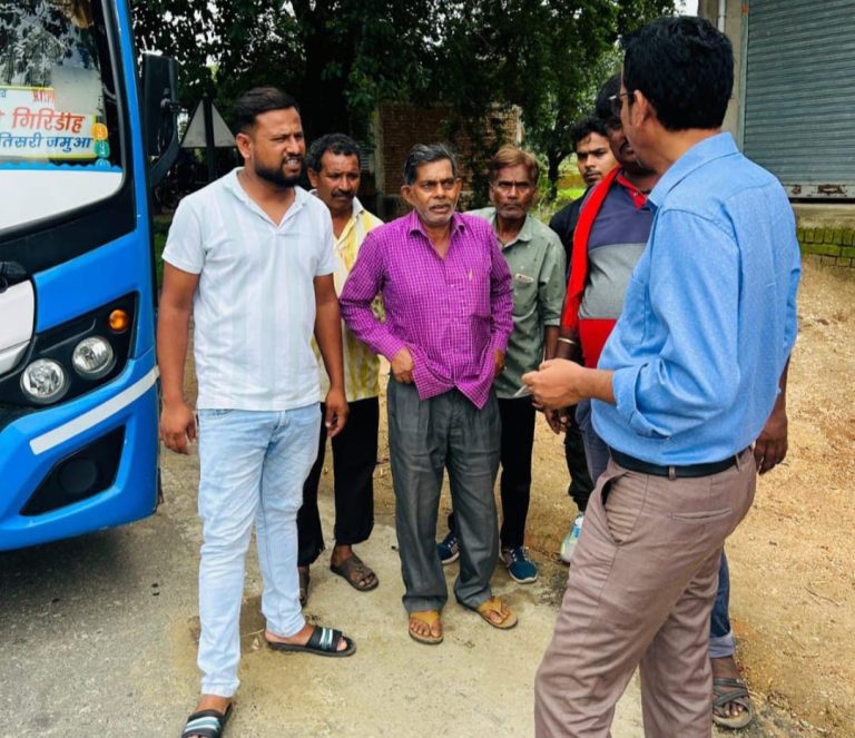 गिरिडीह-जमुआ मार्ग पर वाहन जांच अभियान, स्कूल बसों सहित सभी मुख्यमंत्री ग्राम गाड़ियों की हुई जांच