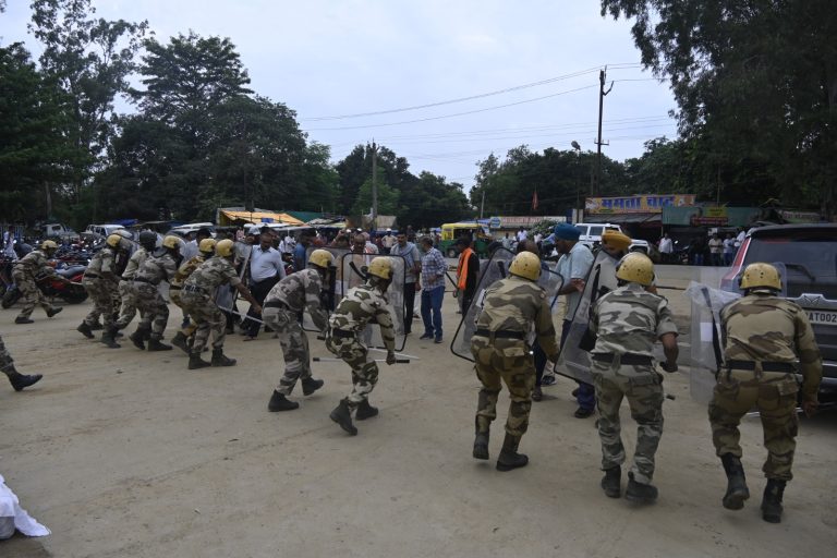 पीवीयूएनएल के मेन गेट पर सीआईएसएफ के जवानों ने किया मॉक ड्रिल