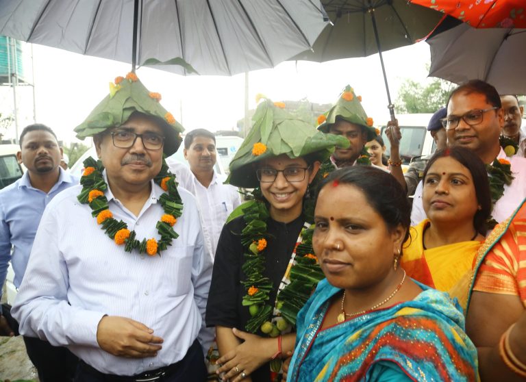 Bokaro: आदिवासियों का विकास प्रशासन के एजेंडे में सबसे ऊपरः उपायुक्त