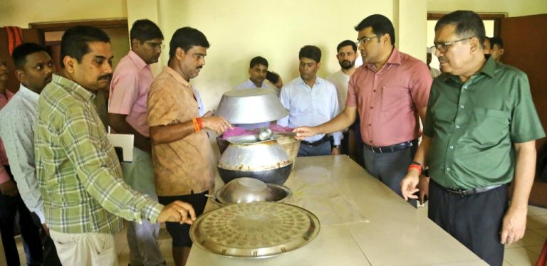सोशल मीडिया पर प्राप्त शिकायत पर पॉलिटेकनिक कॉलेज खुंटरी जरीडीह का उपायुक्त ने किया निरीक्षण।