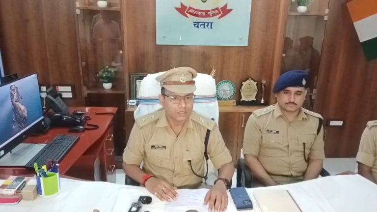 चतरा पुलिस की बड़ी कार्रवाई, 23.340 किलो अवैध अफीम जब्त, एक तस्कर गिरफ्तार।