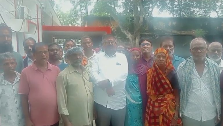 अनुमंडल कार्यालय तेनुघाट में बेरमो एसडीओ के साथ सीसीएल प्रबंधन एवं स्वांग अवार्डी मजदूरों की वार्ता सम्पन्न।