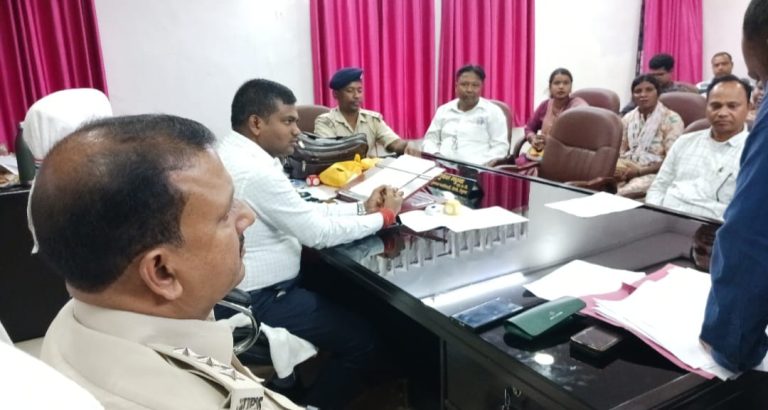 अनुमंडल कार्यालय में आगामी 15 अगस्त को झंडोतोलन को लेकर बैठक की गई।