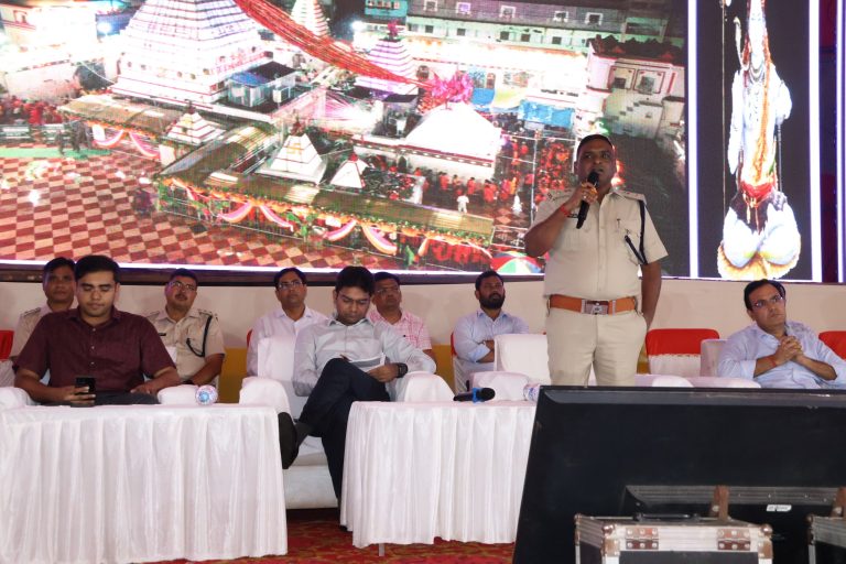 अंतिम सोमवारी को लेकर उपायुक्त ने की अधिकारियों के साथ बैठक, दिए आवश्यक निर्देश।