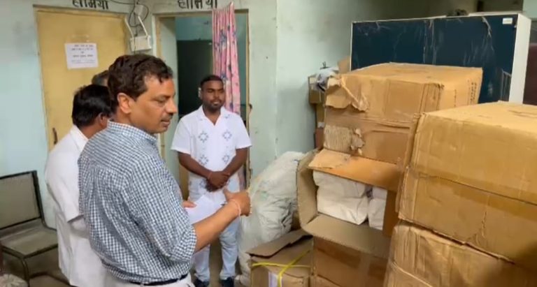 झारखंड के स्वास्थ्य अपर मुख्य सचिव अजय कुमार पहुंचे गिरिडीह, सदर अस्पताल मेंकिया वार्डो व अस्पताल का निरीक्षण 