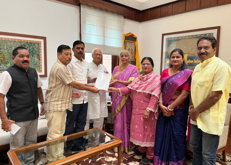 राष्ट्रीय अल्प बचत अभिकर्ता संघ भारत का प्रतिनिधि मंडल ने शुक्रवार को शाम में केन्द्रीय वित्त मंत्री श्रीमती निर्मला सीतारमण से मुलाकात की। 