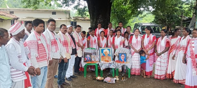 विश्व आदिवासी दिवस चापाबार भेलवाटोली में बड़ी धूमधाम से मनाया गया