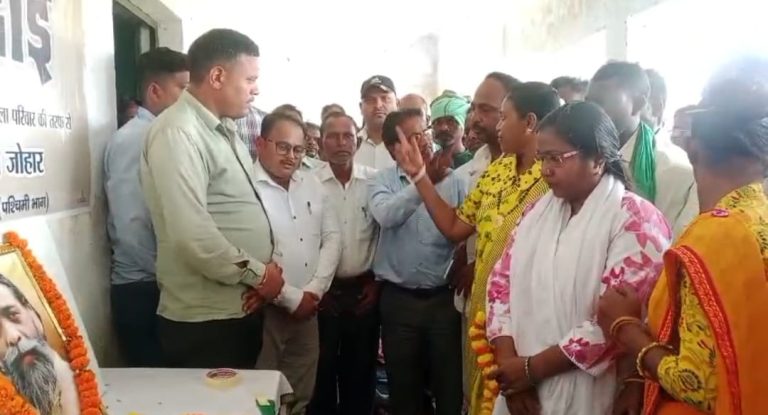 पूर्व मुख्यमंत्री, राज्य सभा सांसद,दिशोम गुरु, झारखंड राज्य के निर्माता स्वर्गीय शिबू सोरेन की श्रद्धांजलि सभा का आयोजन किया गया।