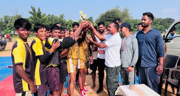 झारखंड के मुख्यमंत्री हेमंत सोरेन के जन्मदिवस के अवसर पर कबड्डी टूर्नामेंट गिरिडीह कॉलेज ग्राउंड में कराया गया।