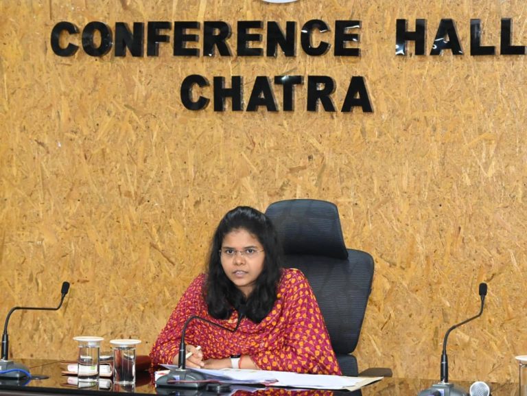 उपायुक्त कीर्तिश्री जी ने साप्ताहिक रेल टेस्ट की समीक्षा में स्कूलों को लगाई फटकार, सुधार के दिए कड़े निर्देश