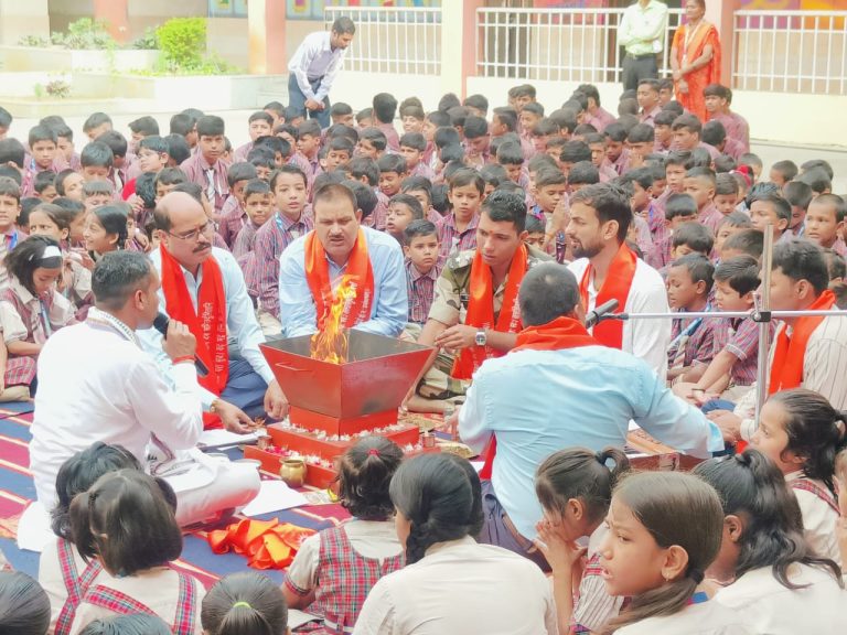 वैदिक यज्ञ एवं वृक्षारोपण कर दिया गया प्रकृति संरक्षण का संदेश