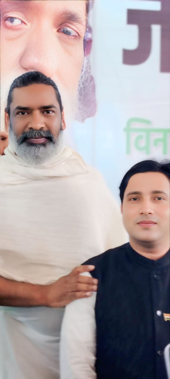 राष्ट्रीय महामंत्री एस.एस.जी.भी संघ के अबू हसन ने दिशोम गुरु शिबू सोरेन को श्रद्धांजलि नेमरा पहुंचे।