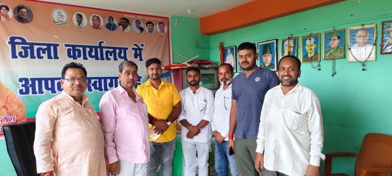 राहुल गांधी के समर्थन में प्रेस कॉन्फ्रेंस, निर्वाचन आयोग के खिलाफ विरोध