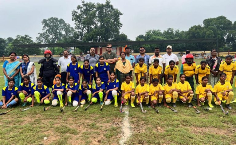उच्च विद्यालय पचम्बा के खेल मैदान में जिला स्तरीय जवाहरलाल नेहरू हॉकी प्रतियोगिता 2025-26 का आयोजन किया गया