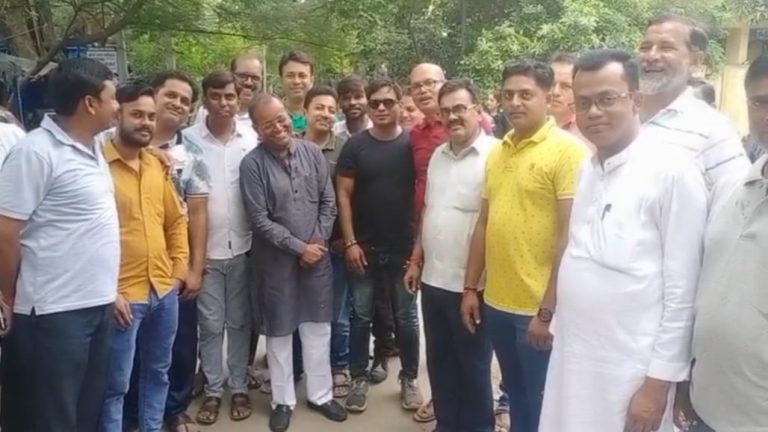 गिरिडीह जिला अधिवक्ता संघ के सचिव अधिवक्ता चुन्नू कांत को लोगों ने दी जन्मदिन की बधाई और शुभकामनाएं