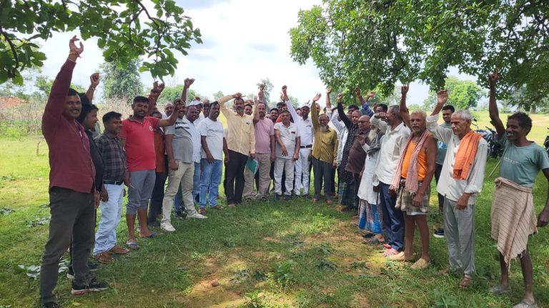 मगध अम्रपाली संघमित्रा के सरादु रैयतों ने बैठक कर फर्जीवाड़ा करने वाले दलालो का किया विरोध
