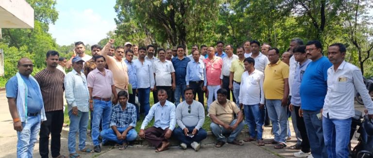 तेनुघाट — सिंचाई विभाग द्वारा तेनुघाट से बोकारो तक करोड़ों रुपए की लागत से 31 ग्रुप में विभाजित कर ऑनलाइन नहर मरम्मती कार्य का संविदा दूसरी बार 26 अगस्त दिन मंगलवार को पुनः निकाला गया है