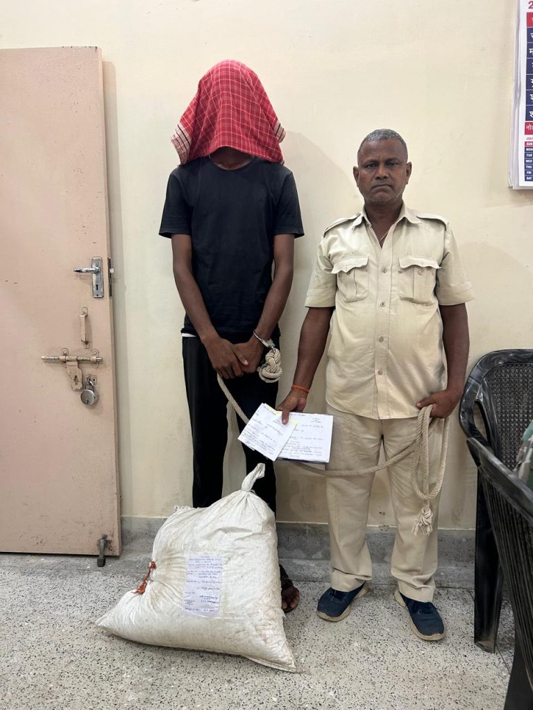 हंटरगंज थाना पुलिस को मिली बड़ी सफलता, स्विफ्ट कार से 9 केजी अवैध डोडा बरामद, एक आरोपी गिरफ्तार