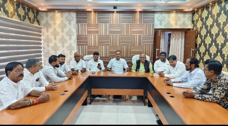 गिरिडीह जिला कांग्रेस कमेटी की ओर से परिचालन भवन गिरिडीह में प्रेस वार्ता का आयोजन किया गया।