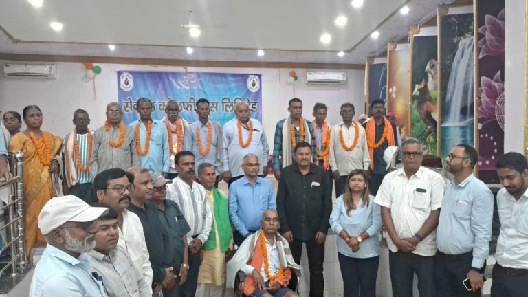 सम्मान समारोह आयोजित कर 19 सीसीएल कर्मियों को दी गई विदाई।