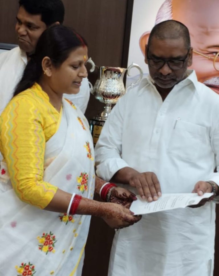 जमुआ विधायक ने नेकपुरा से थाना मोड़ तक सड़क निर्माण की मांग को लेकर मुख्यमंत्री को दिया आवेदन।