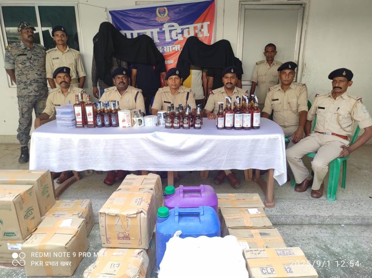 चतरा के मयूरहंड में अवैध शराब तस्करी का भंडाफोड़, चार गिरफ्तार, भारी मात्रा में शराब और वाहन जप्त