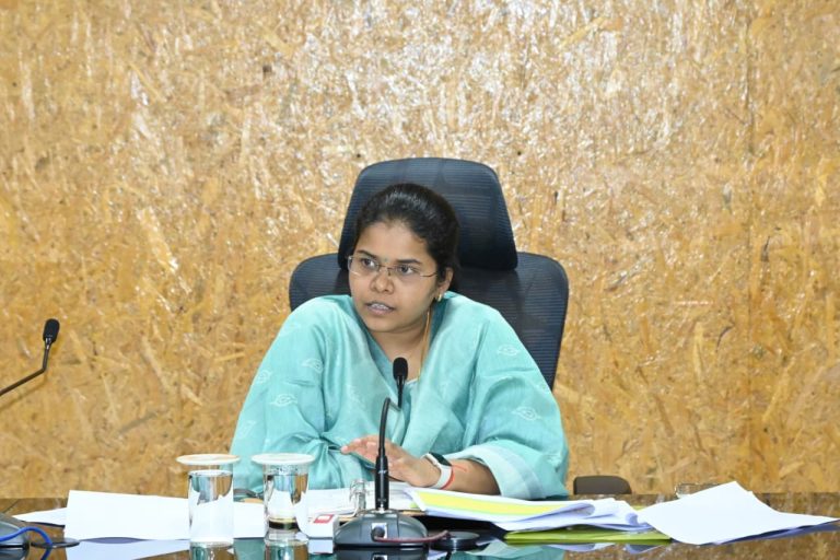 DMFT योजनाओं की समीक्षा बैठक, उपायुक्त ने दिए शीघ्र और गुणवत्तापूर्ण कार्य के निर्देश