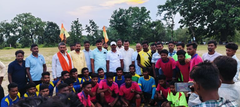 शहीद नीलाम्बर पीताम्बर मैदान केंदुवा सहोर में सात दिवसीय फुटबॉल टूर्नामेंट का हुआ उद्घाटन