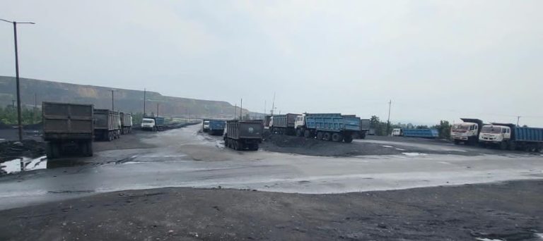 अम्रपाली परियोजना में इतिहास में पहली बार कोयला उत्पादन पिछले कई दिनों से ठप, सरकार को करोड़ो का नुकसान।