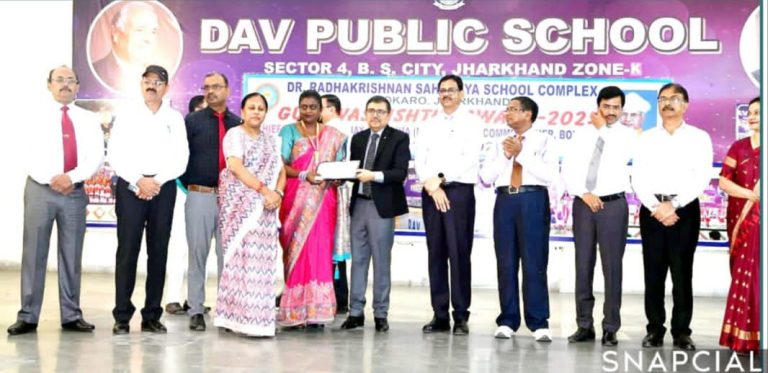 ए वी पब्लिक स्कूल तेनुघाट के शिक्षक- शिक्षिका गुरु वशिष्ठ सम्मान 2025 से हुए सम्मानित।