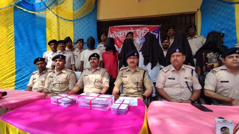 बोकारो पुलिस ने लूटपाट करने वाले गिरोह का किया पर्दाफाश