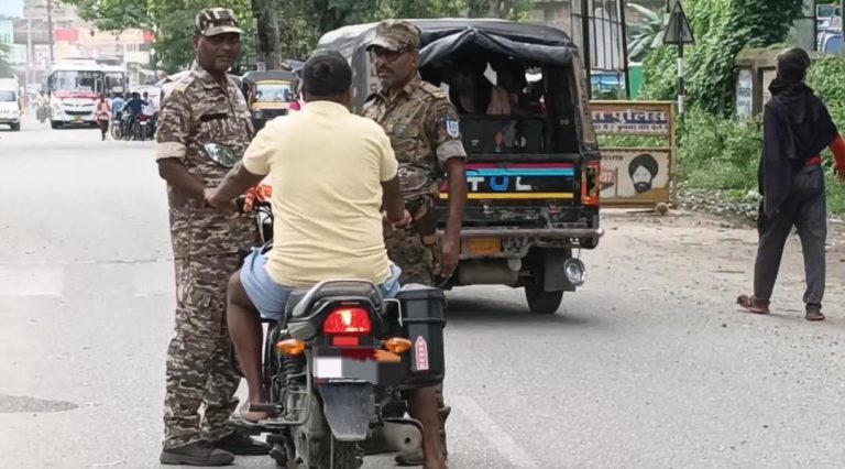 डीटीओ ने चलाया वाहन चेकिंग अभियान, दो दर्जन वाहन से वसूला गया 35 हजार का जुर्माना