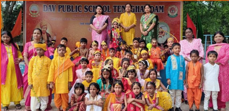 डी ए वी तेनुघाट में आयोजित हुआ नवरात्रि-उत्सव …..