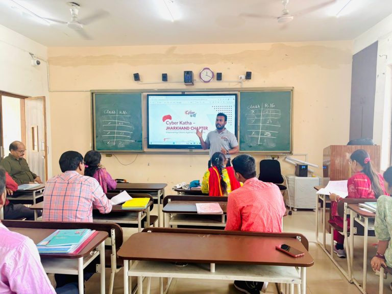डीएवी टंडवा में साइबर सुरक्षा जागरुकता कार्यक्रम का आयोजन