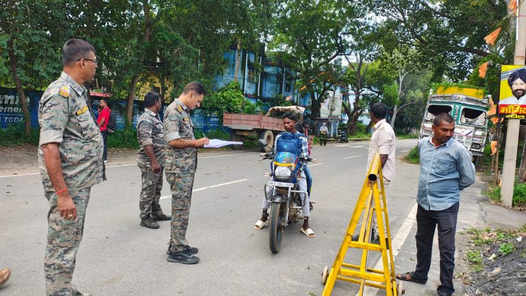 गिद्धौर में चलाया गया वाहन चेकिंग अभियान