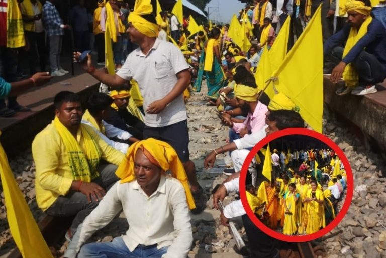 कुड़मी आंदोलन : बैरिकेडिंग तोड़कर पटरी पर बैठे प्रदर्शनकारी, कई ट्रेनों का परिचालन ठप