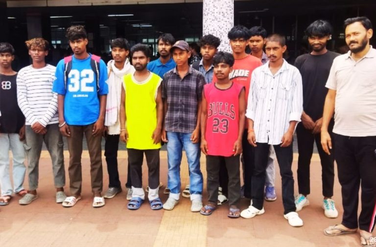 आंध्रप्रदेश में बंधक बनाकर रखे गये बोकारो के 13 श्रमिकों को छुड़ाया गया, सभी अपने घर लौटे