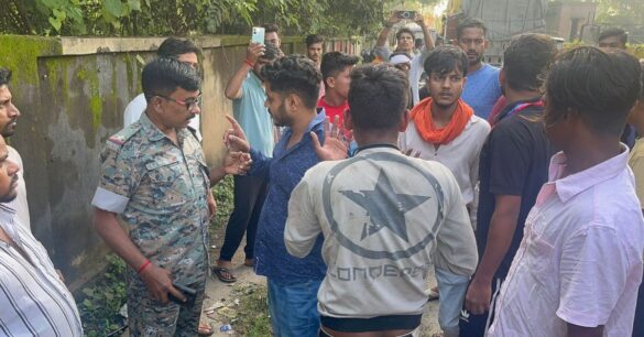 गिरिडीह में वाहन से मिला प्रतिबंधित मांस, लोगों ने पकड़ कर किया पुलिस के हवाले