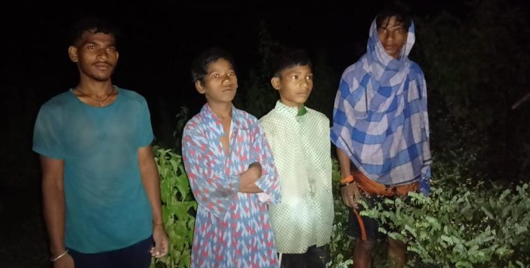 चंद्रू फॉल में फंसे बाजे गांव के चार लड़के, कोनार नदी की धार में