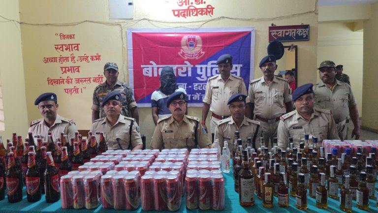 अवैध रूप से शराब बिक्री में बोकारो पुलिस का डंडा, एक गिरफ्तार