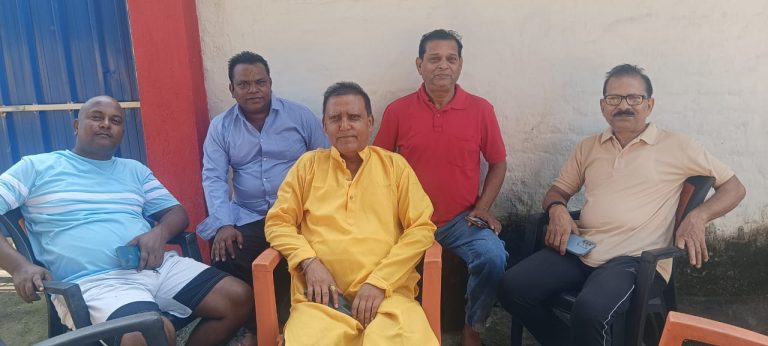 तेनुघाट — तेनुघाट स्थित आई टाइप कॉलोनी में आगामी चित्रगुप्त पूजा को लेकर बैठक का आयोजन किया गया