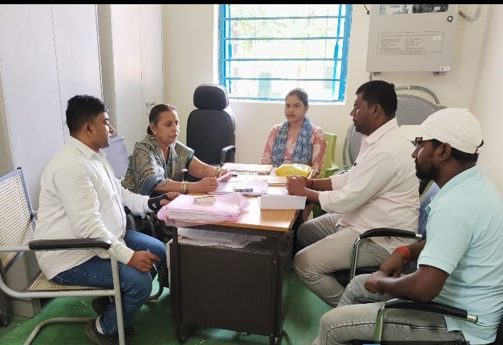 मनरेगा लोकपाल ने मनरेगा कर्मियों के साथ बैठक कर पंचायत में चल रहे योजनाओं का किया समीक्षा