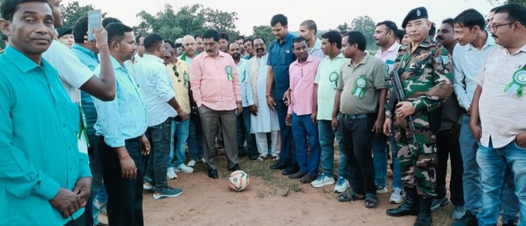 तेनुघाट — उलगड्डा पंचायत के पुटकाडीह में बी एस सी क्लब के द्वारा तीन दिवसीय फुटबॉल टूर्नामेंट का आयोजन किया गया